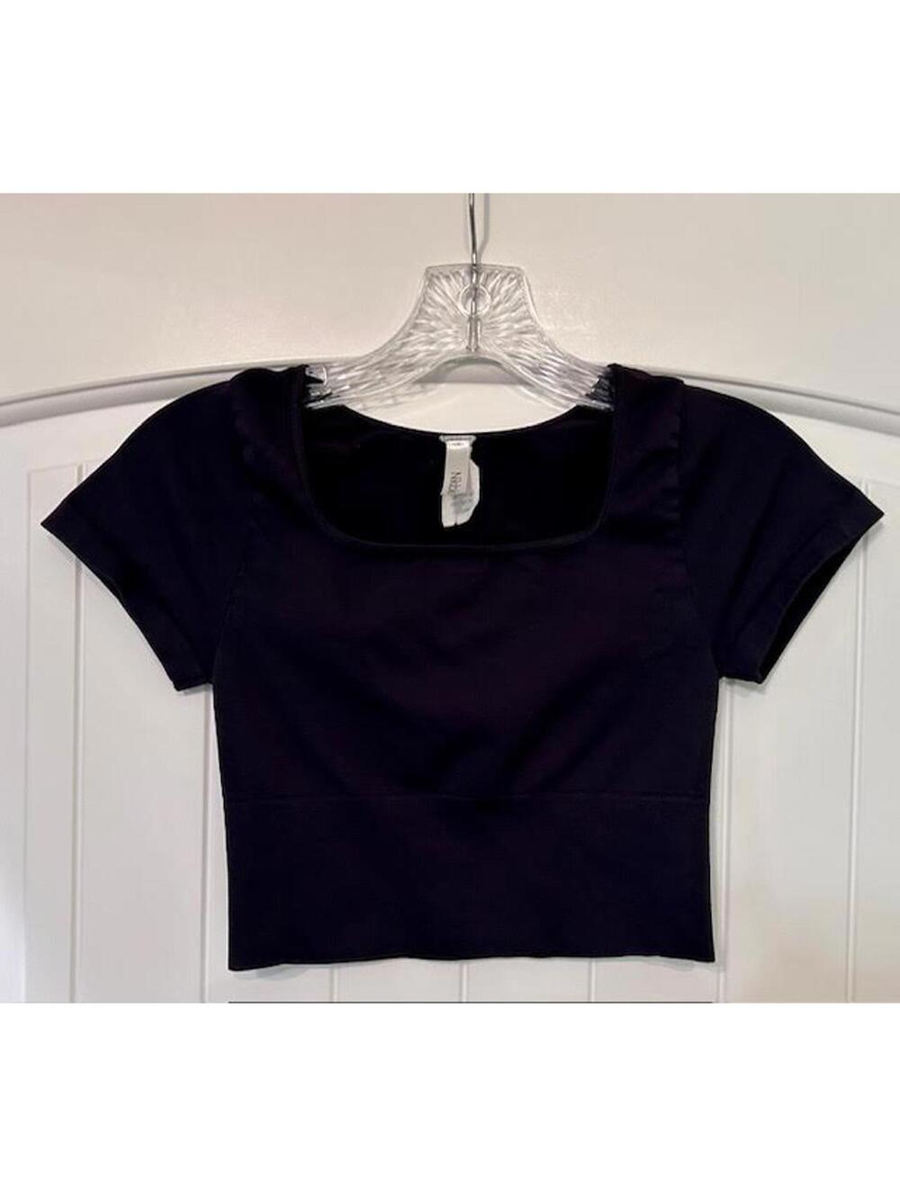 Nikibiki Seamless Square Neck Crop Top — One Size Classic